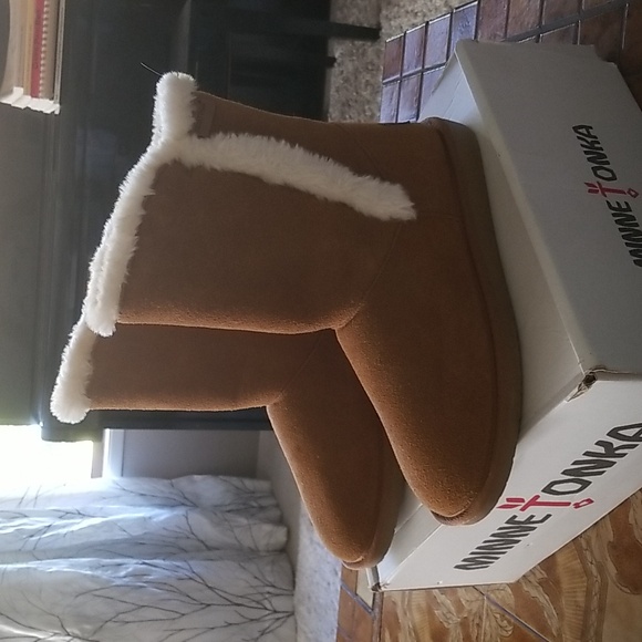 Minnetonka boots NIB - Picture 2 of 11